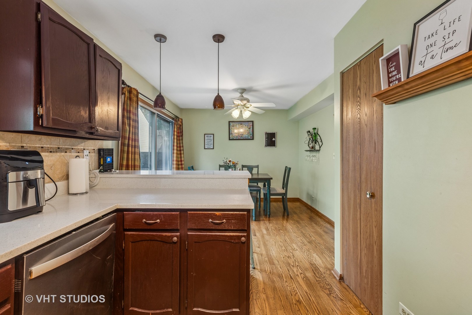 1539 Apple Grove Lane, Westmont, IL 60559