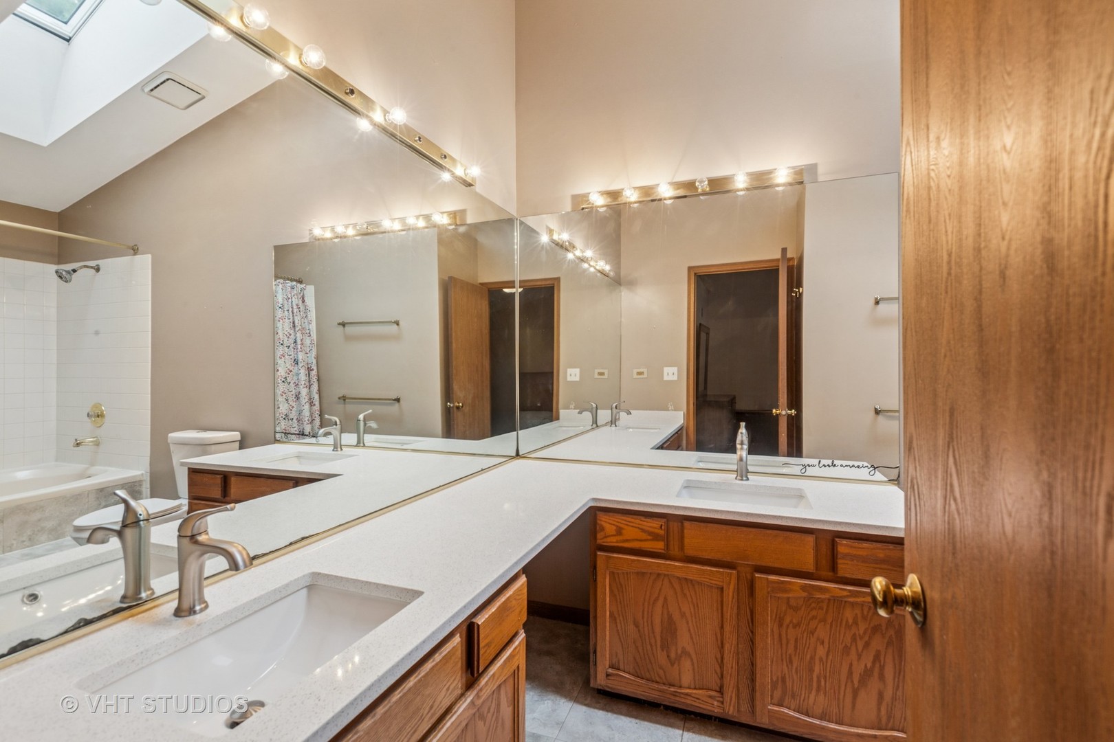 1539 Apple Grove Lane, Westmont, IL 60559