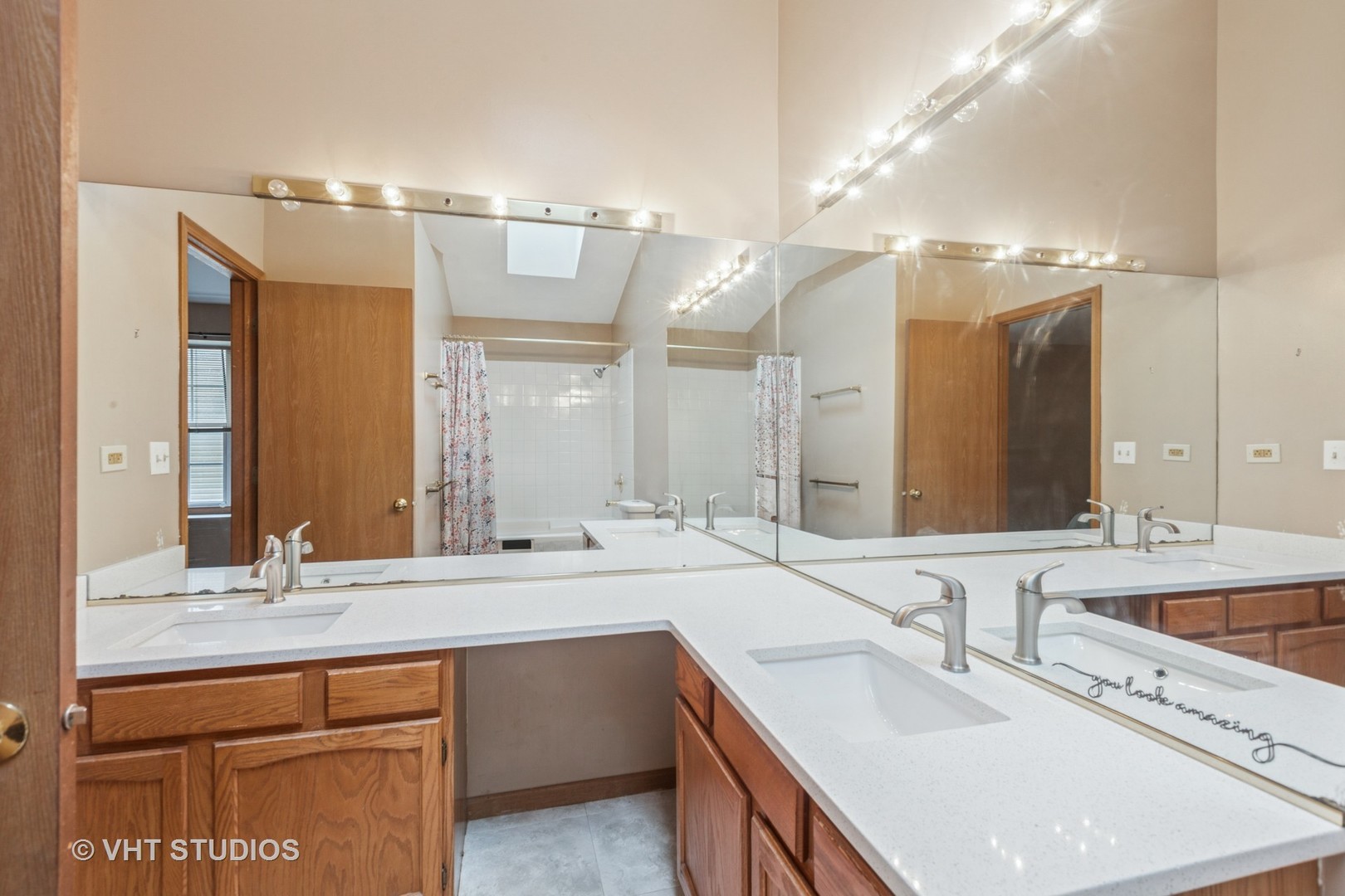 1539 Apple Grove Lane, Westmont, IL 60559