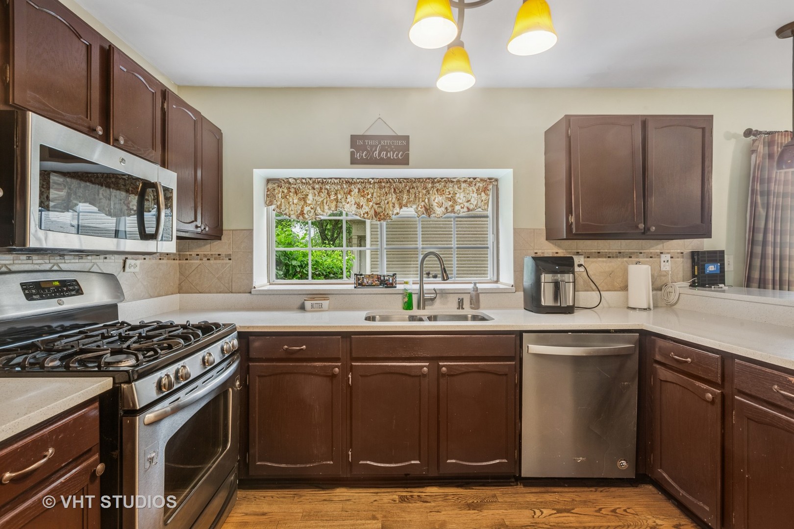1539 Apple Grove Lane, Westmont, IL 60559