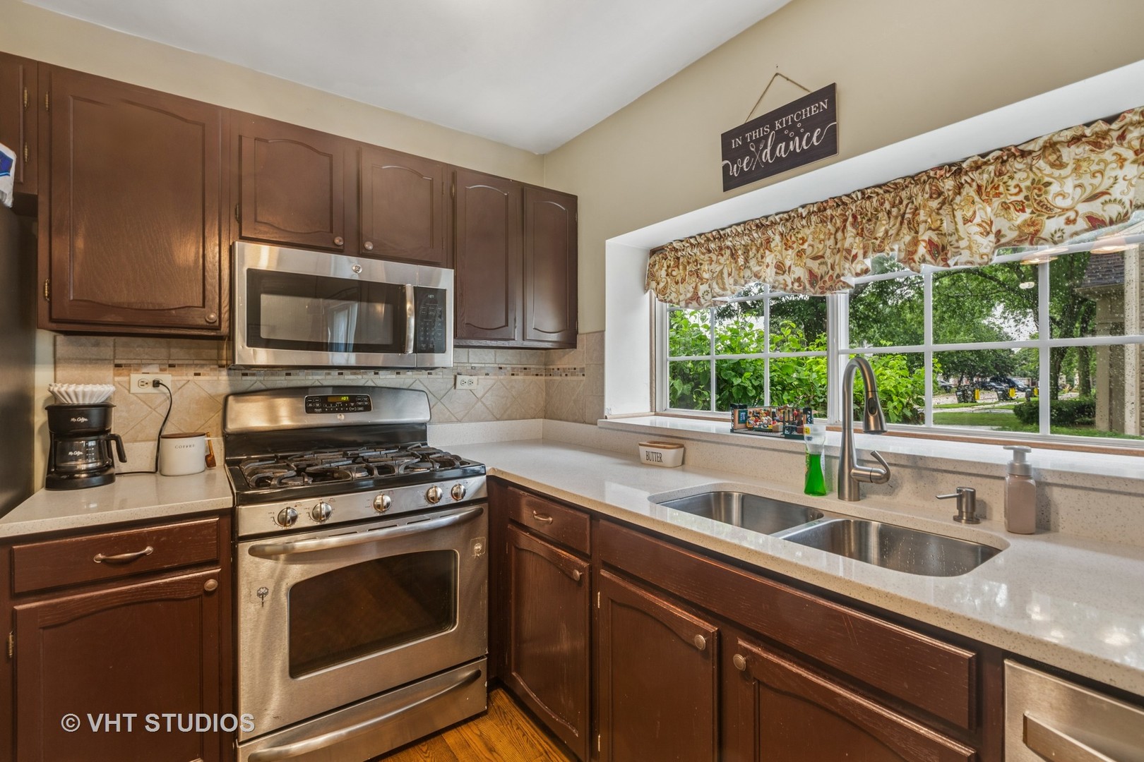 1539 Apple Grove Lane, Westmont, IL 60559