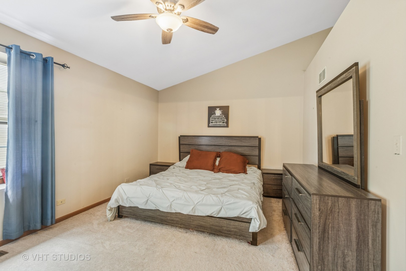 1539 Apple Grove Lane, Westmont, IL 60559