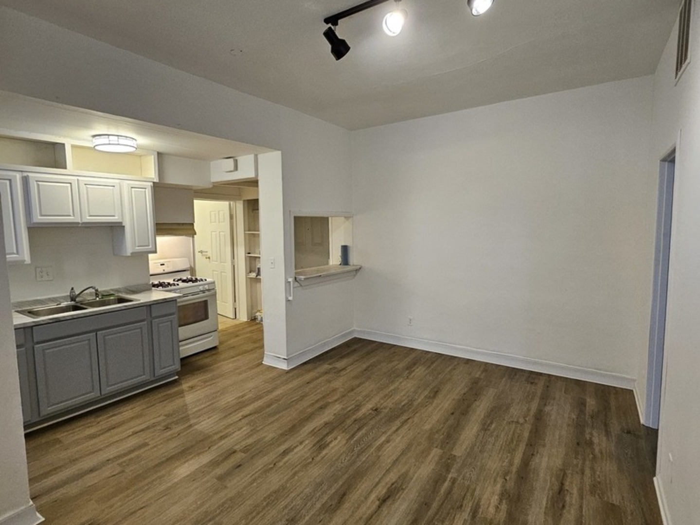 515 8th Street, Waukegan, IL 60085