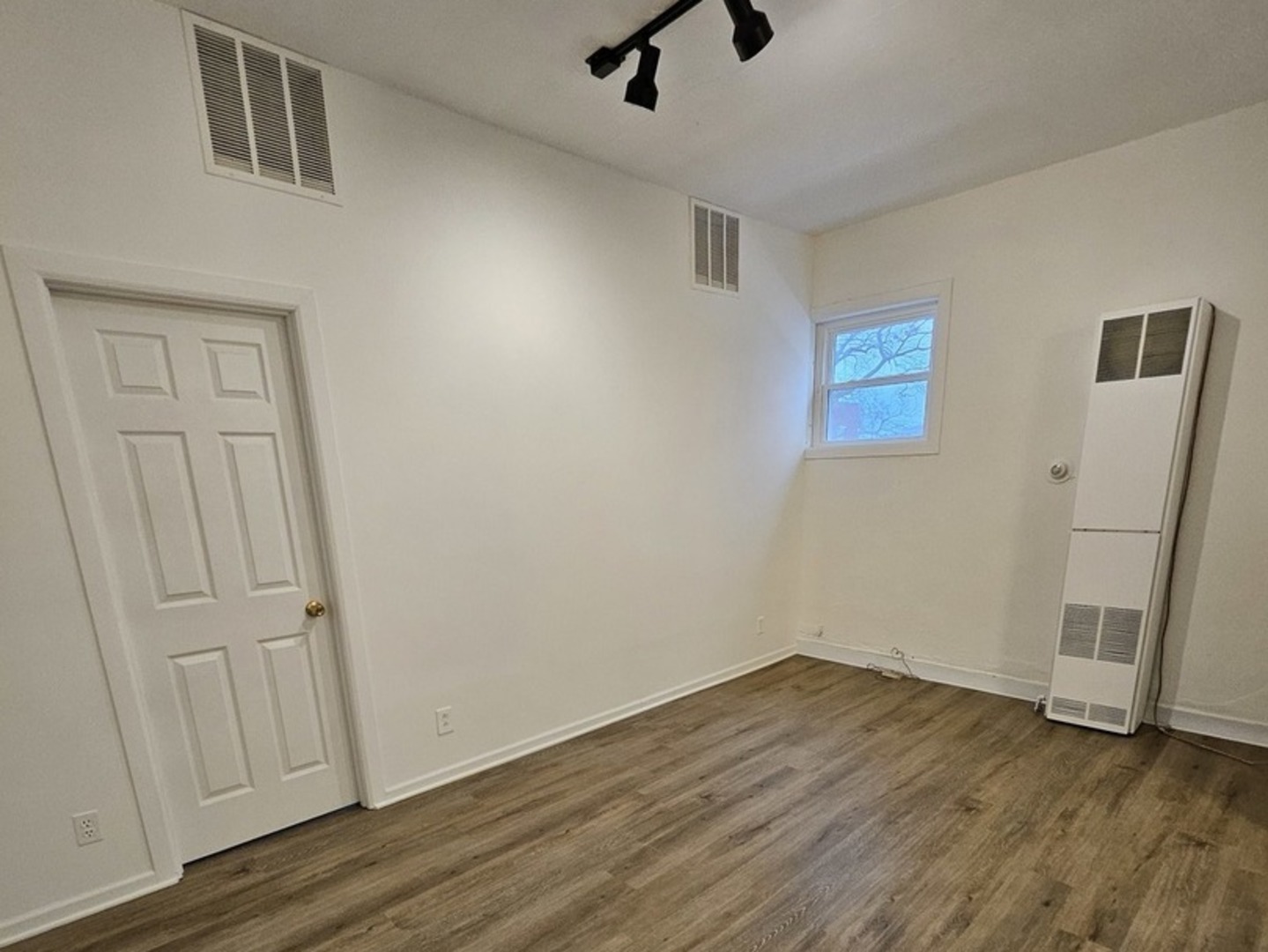 515 8th Street, Waukegan, IL 60085