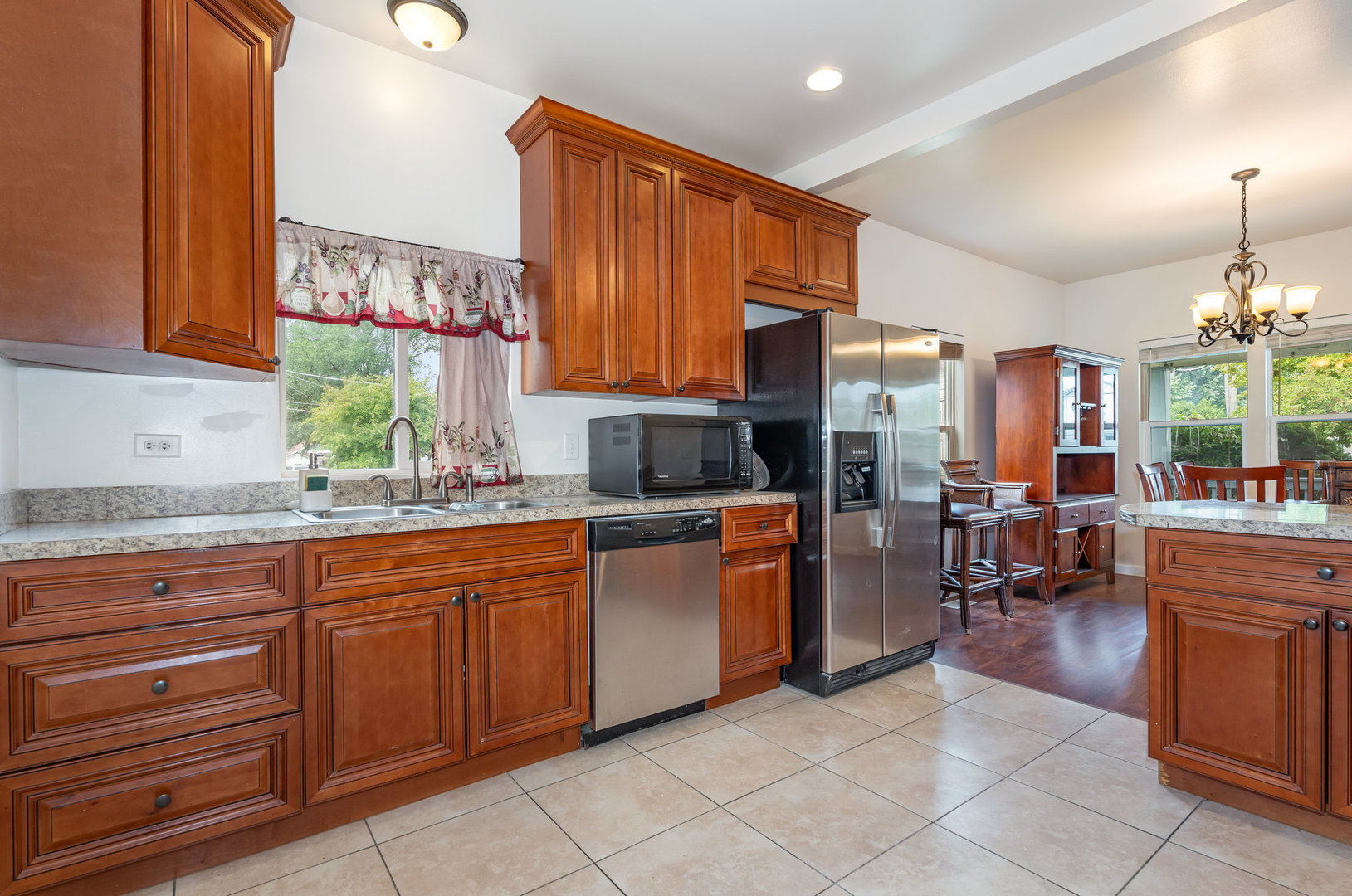 933 Claim Street, Aurora, IL 60505