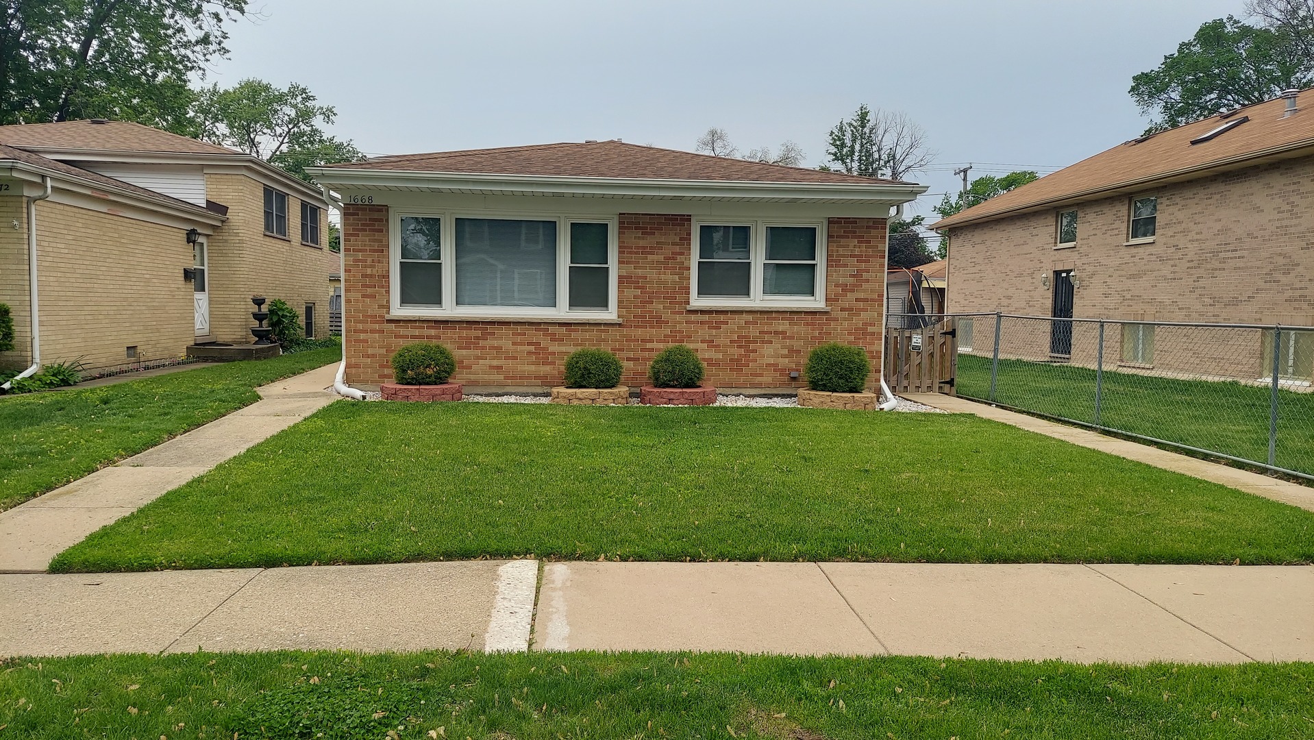 1668 S Cora Street, Des Plaines, IL 60018