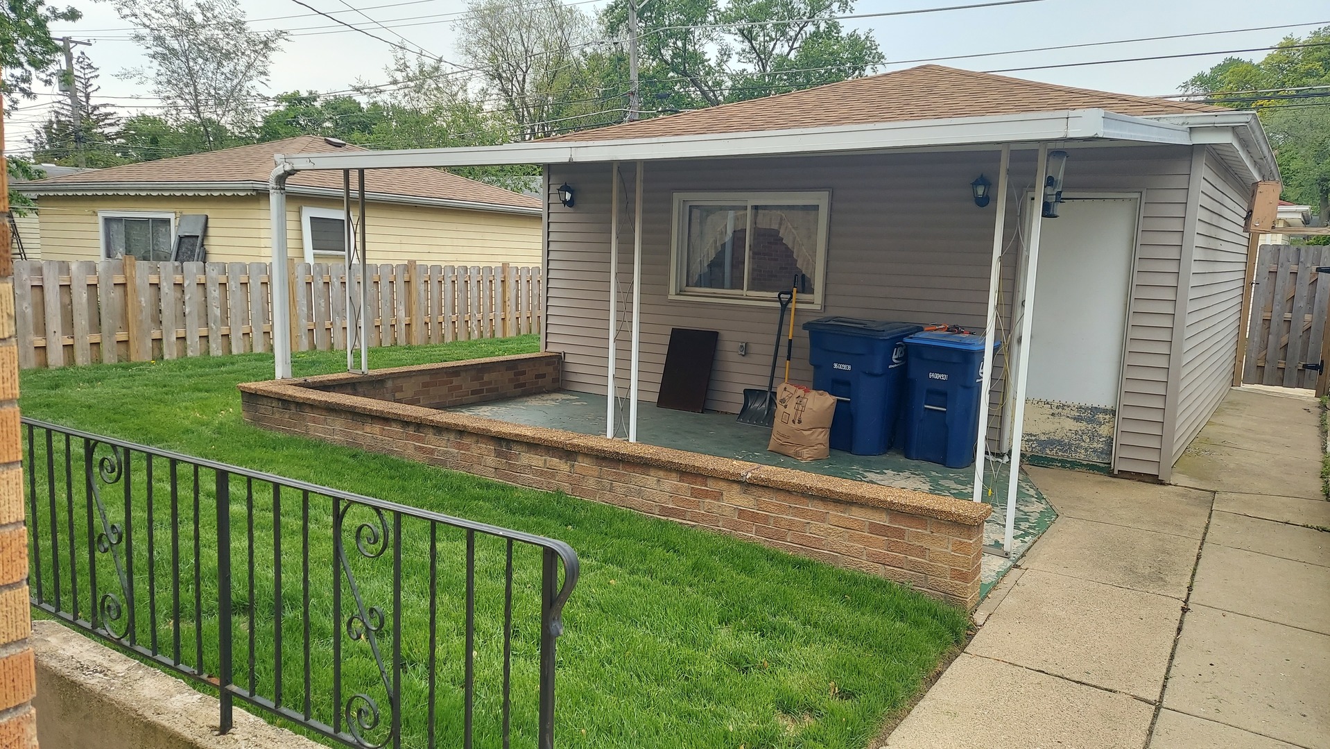 1668 S Cora Street, Des Plaines, IL 60018