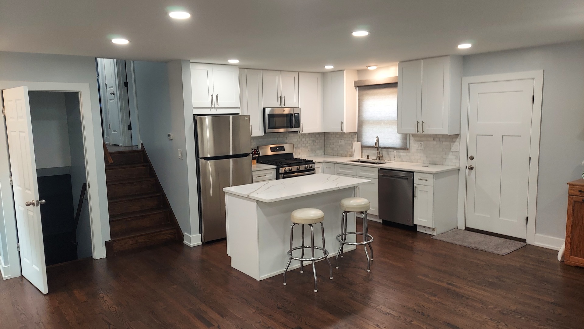 1668 S Cora Street, Des Plaines, IL 60018