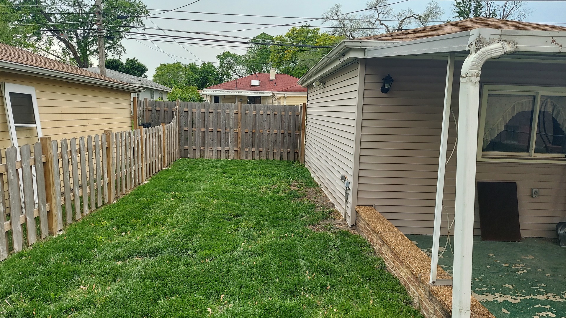 1668 S Cora Street, Des Plaines, IL 60018