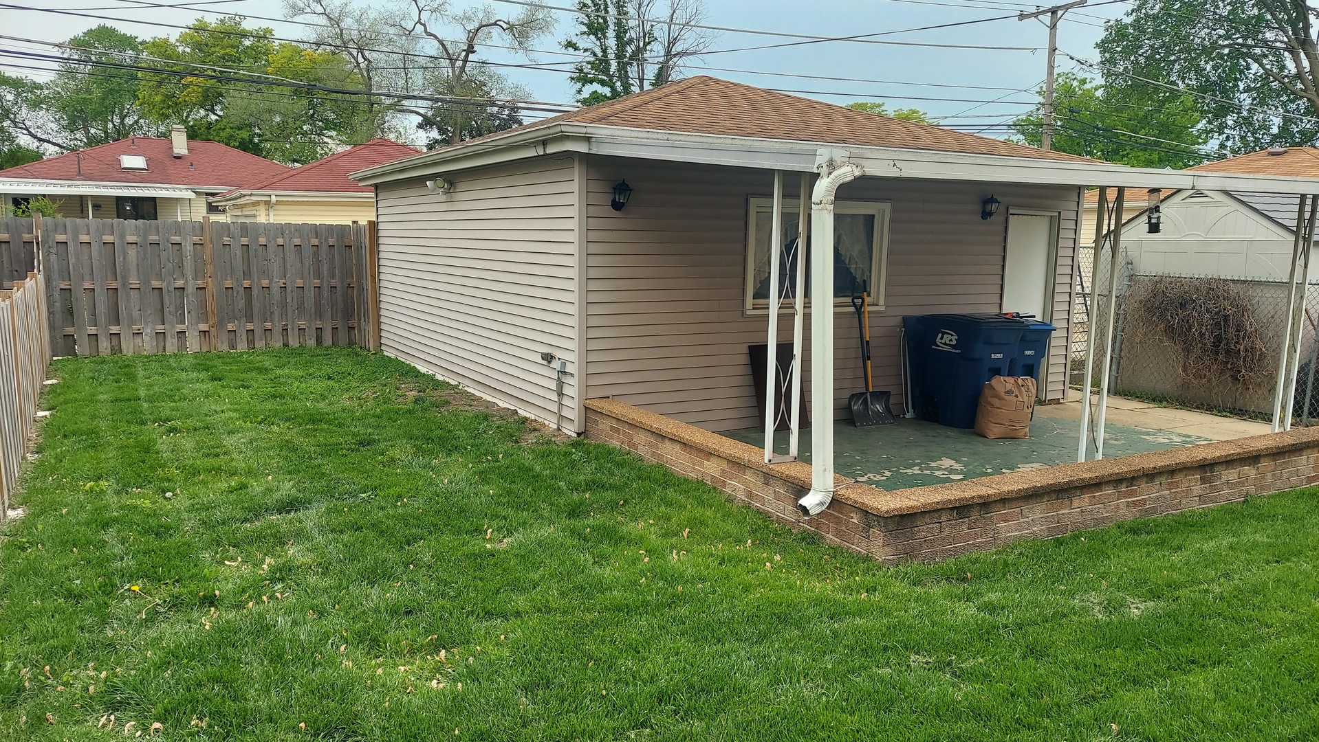 1668 S Cora Street, Des Plaines, IL 60018