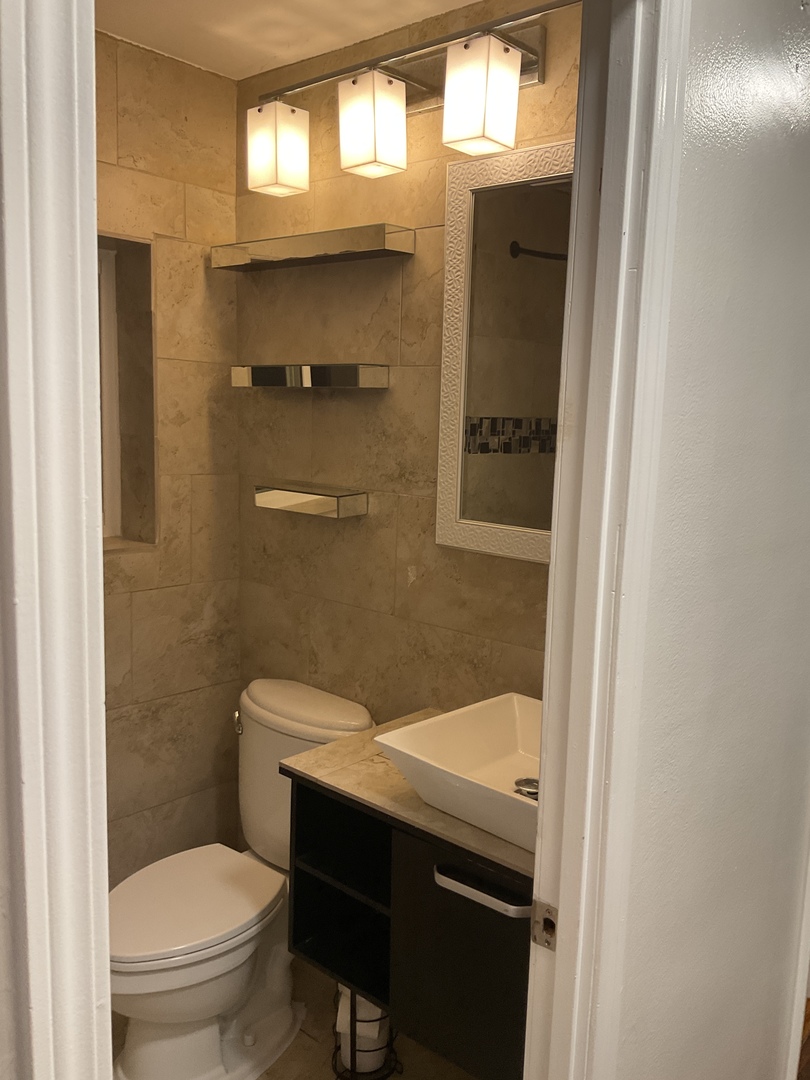 3101 W Howard Street, Chicago, IL 60645