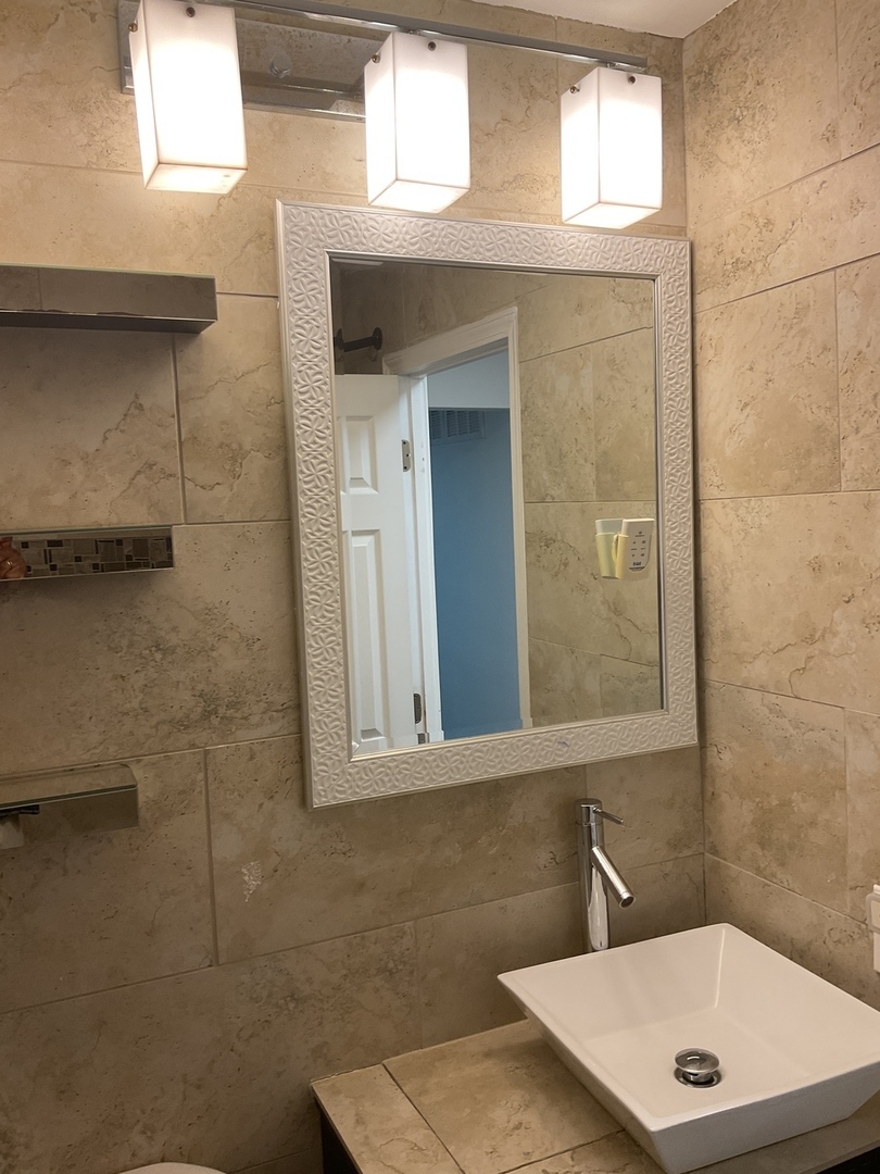 3101 W Howard Street, Chicago, IL 60645