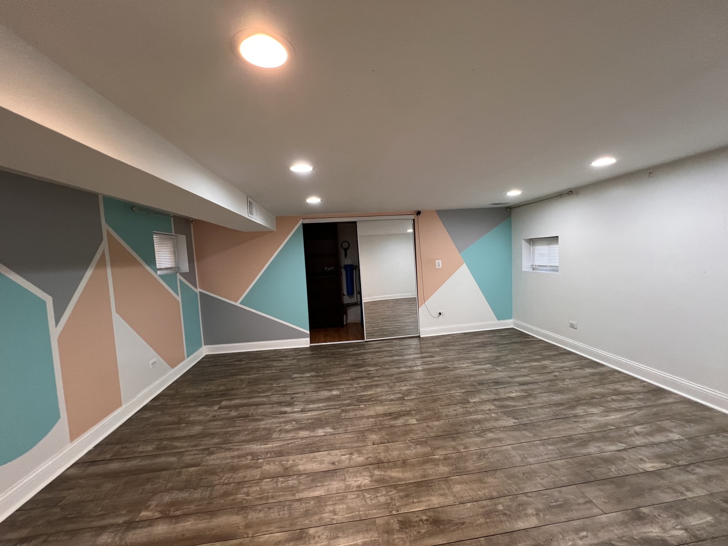 3101 W Howard Street, Chicago, IL 60645