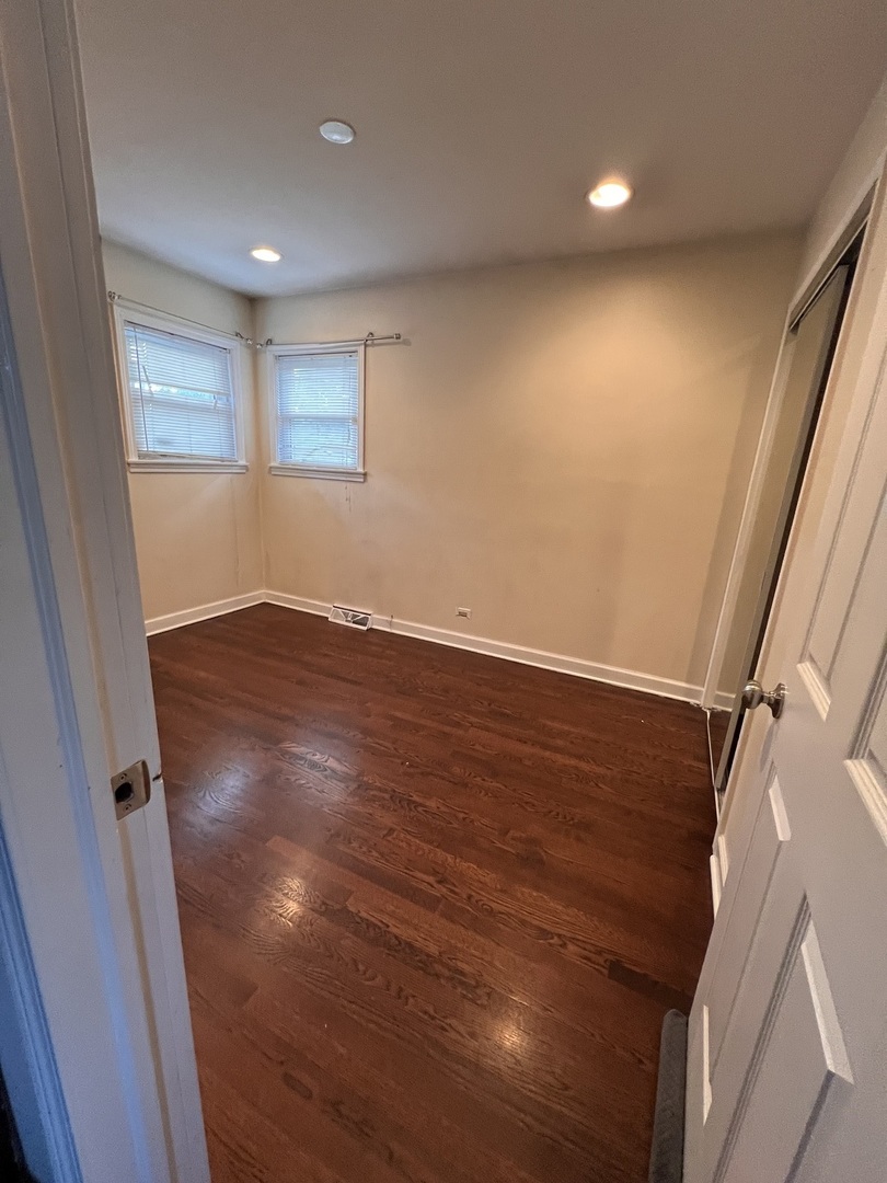 3101 W Howard Street, Chicago, IL 60645