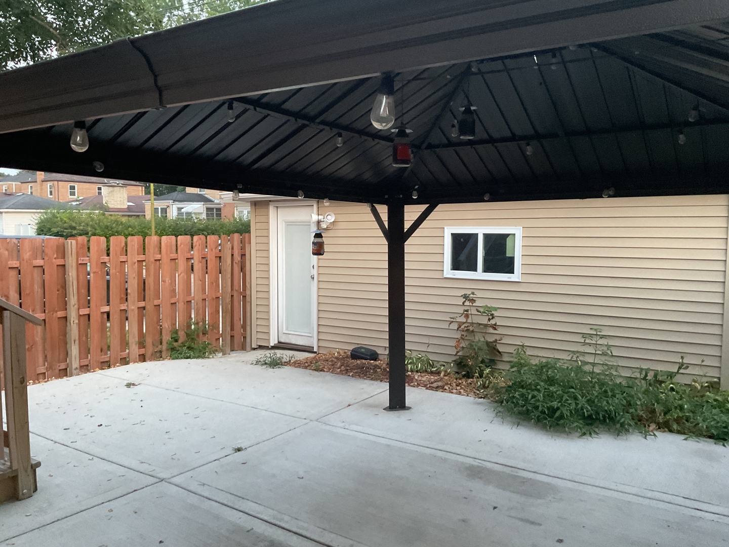 3101 W Howard Street, Chicago, IL 60645