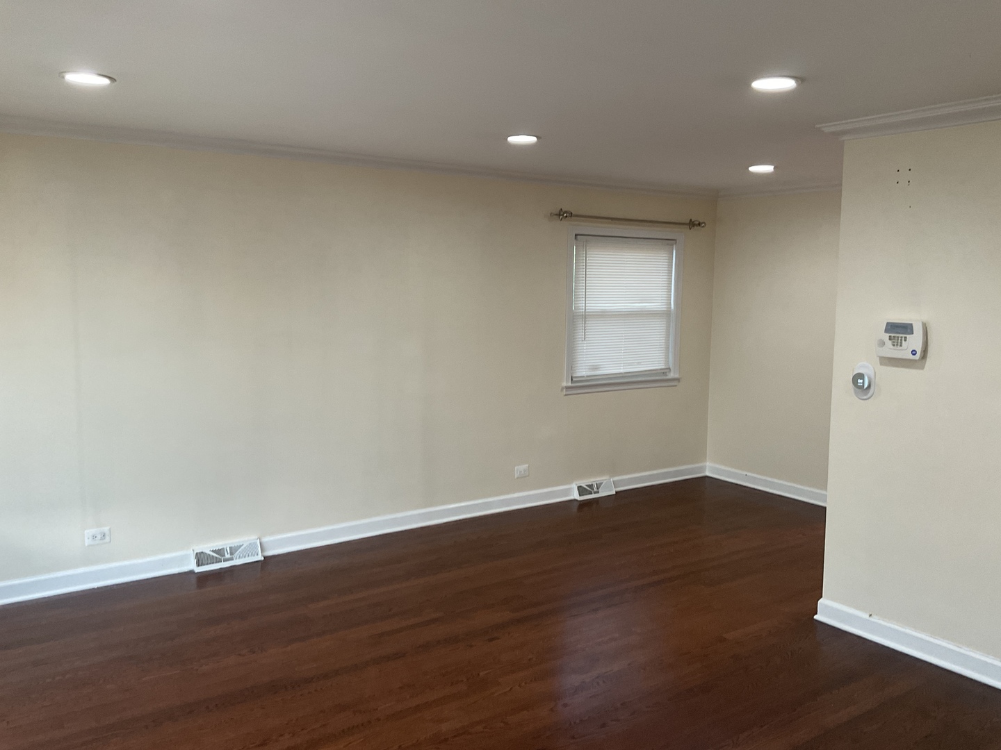 3101 W Howard Street, Chicago, IL 60645