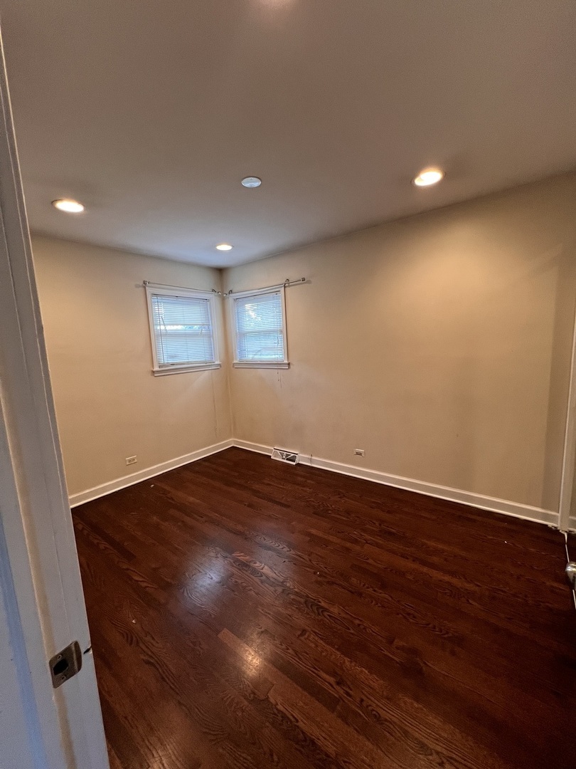 3101 W Howard Street, Chicago, IL 60645