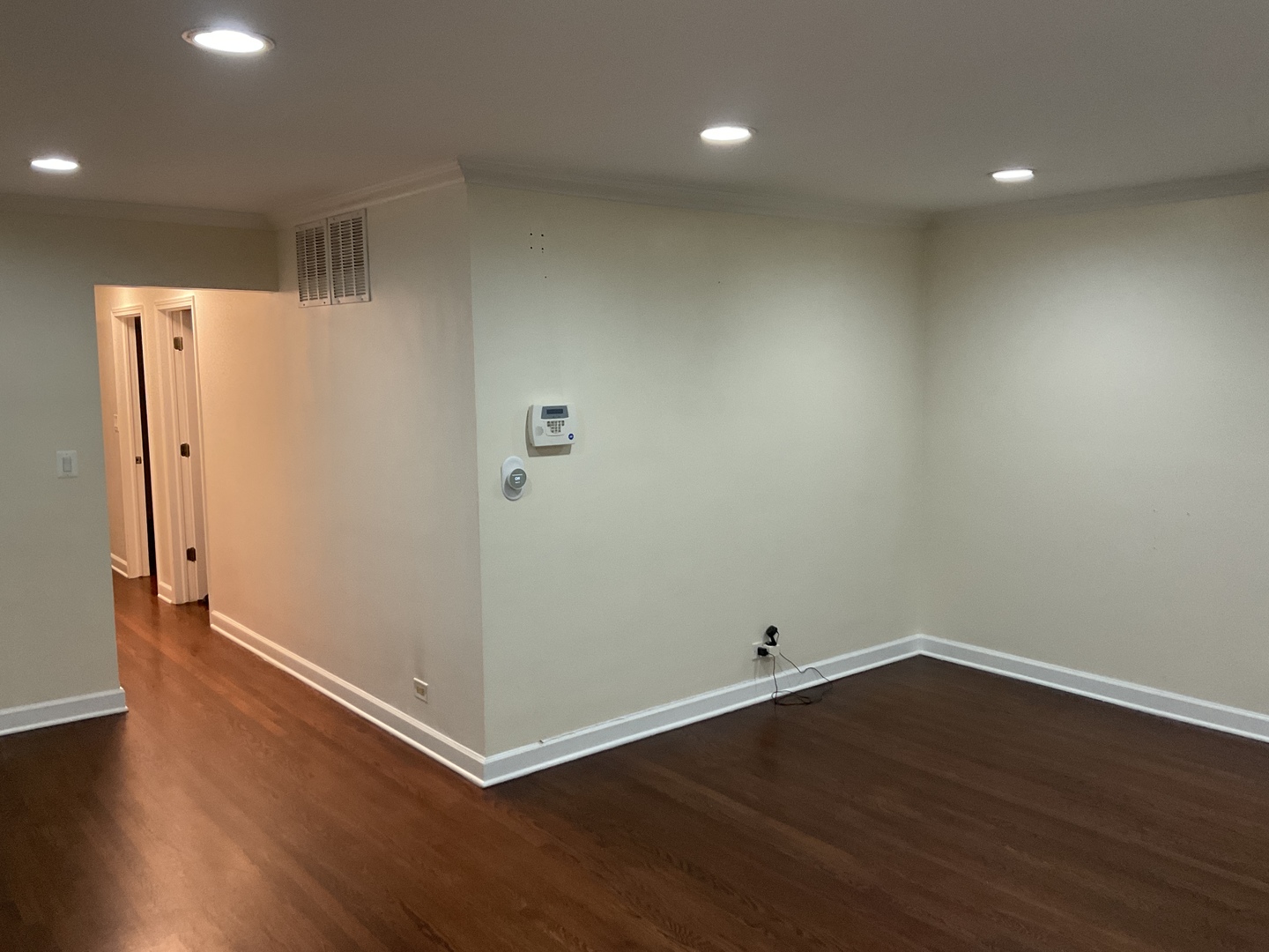 3101 W Howard Street, Chicago, IL 60645