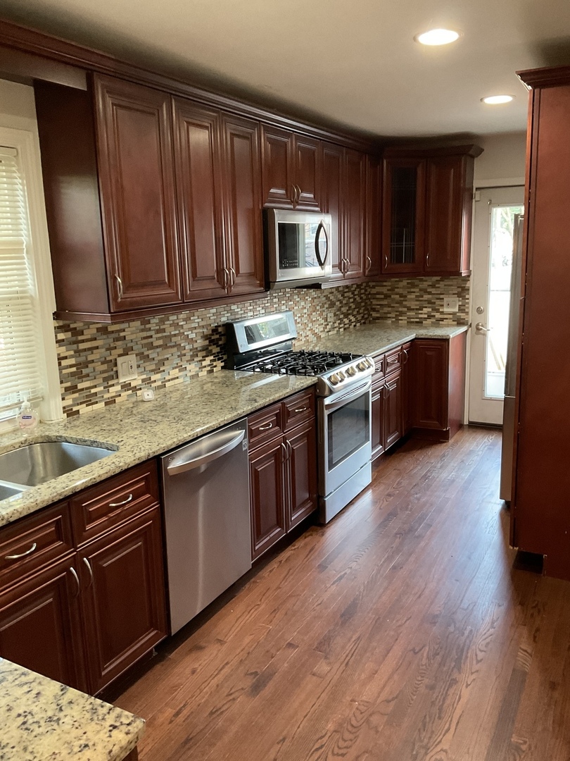 3101 W Howard Street, Chicago, IL 60645