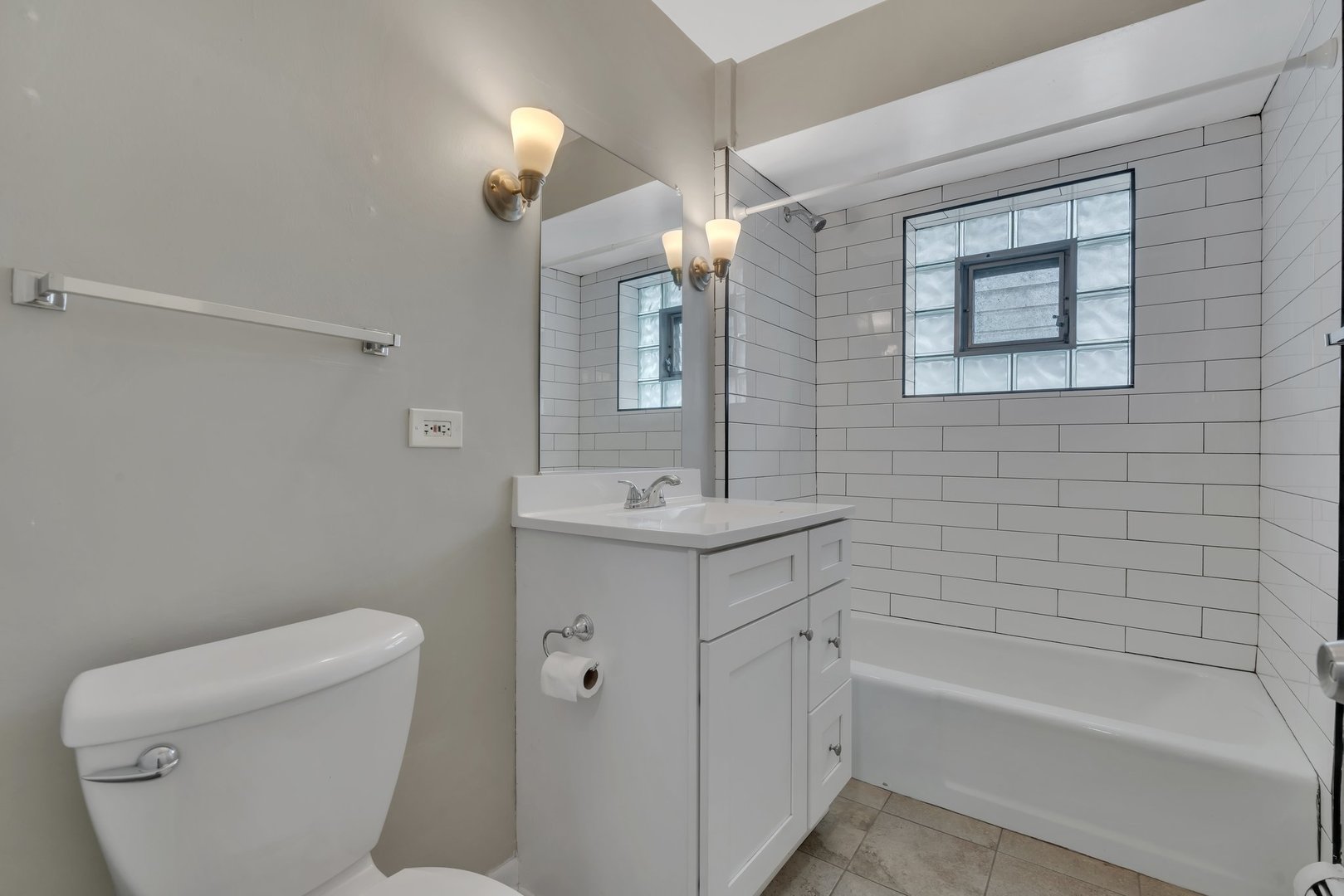 38 S Waiola Avenue #6, La Grange, IL 60525
