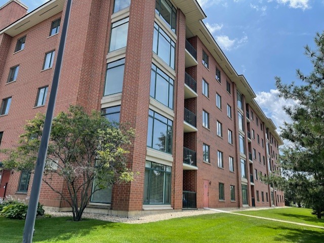 865 E 22nd Street #124, Lombard, IL 60148