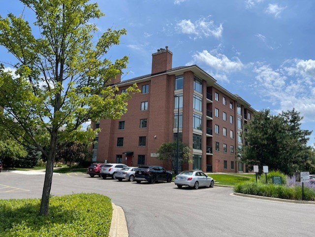 865 E 22nd Street #124, Lombard, IL 60148