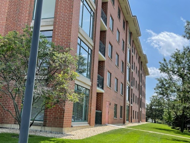 865 E 22nd Street #124, Lombard, IL 60148