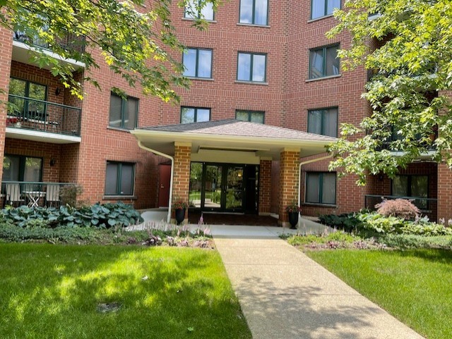 865 E 22nd Street #124, Lombard, IL 60148