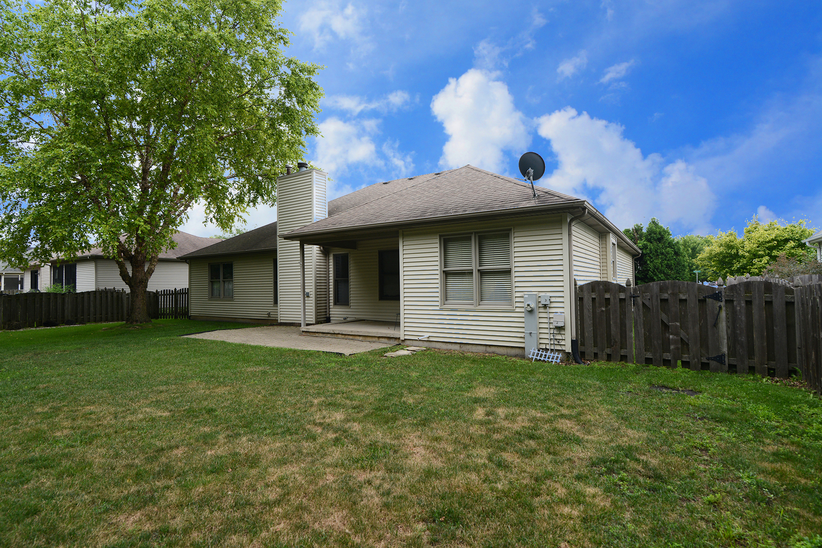 406 Windsor Drive, Oswego, IL 60543