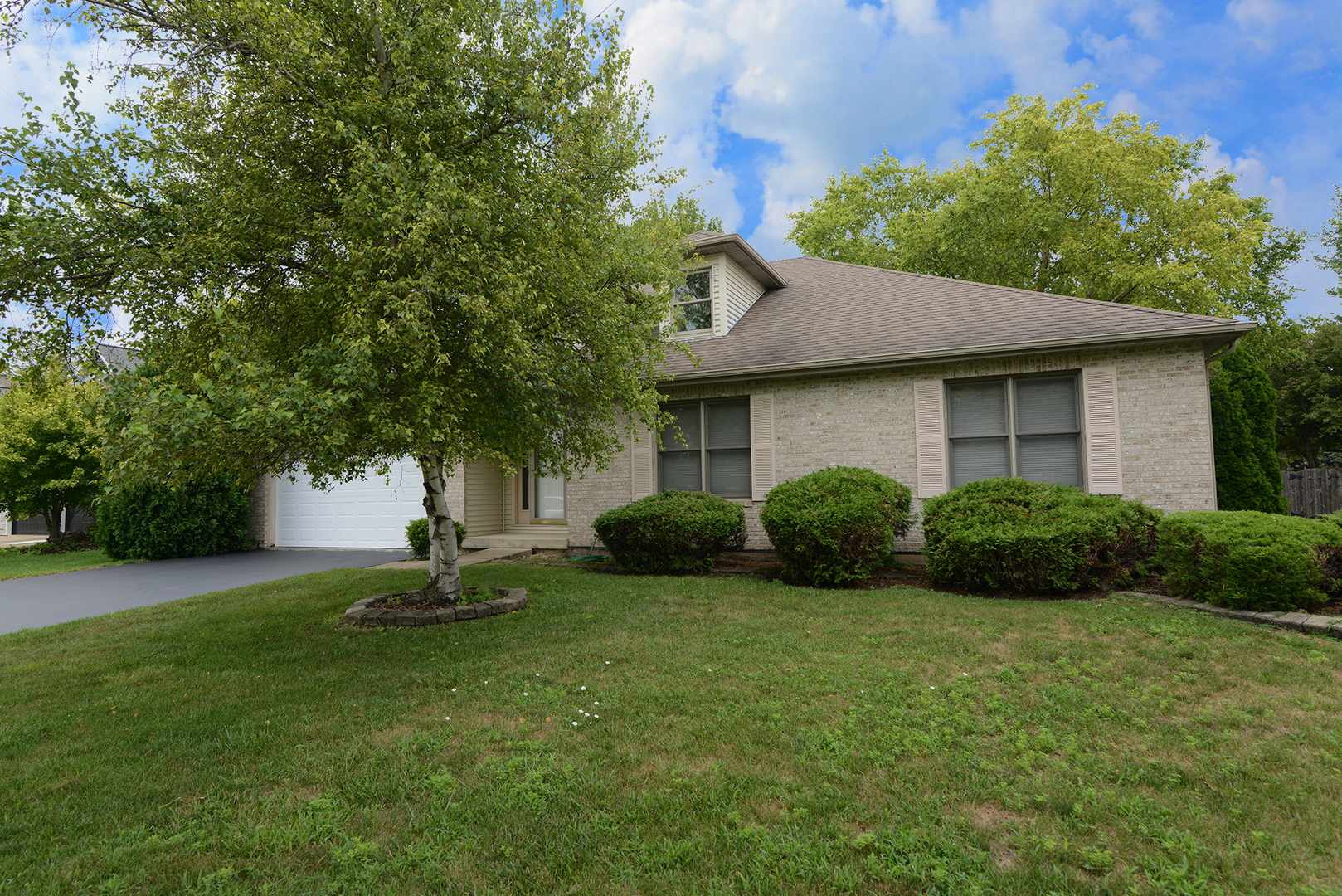 406 Windsor Drive, Oswego, IL 60543