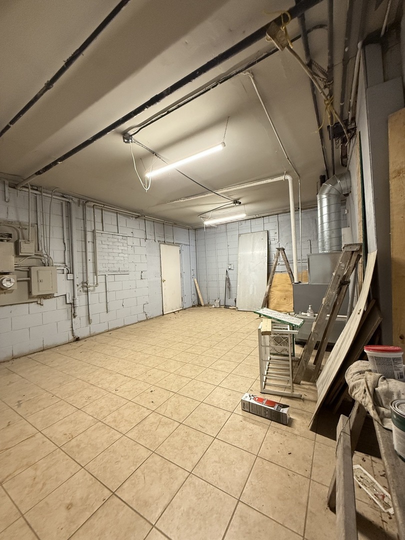 5740 W Chicago Avenue #1E, Chicago, IL 60651