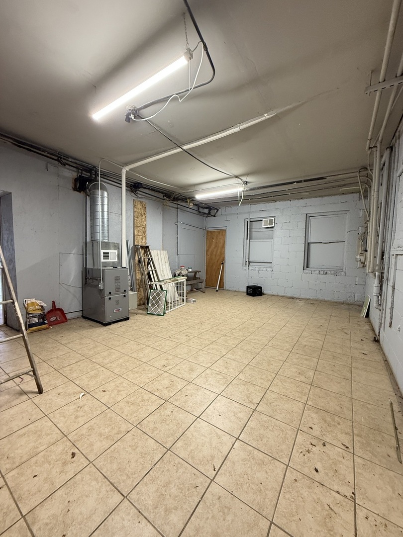 5740 W Chicago Avenue #1E, Chicago, IL 60651