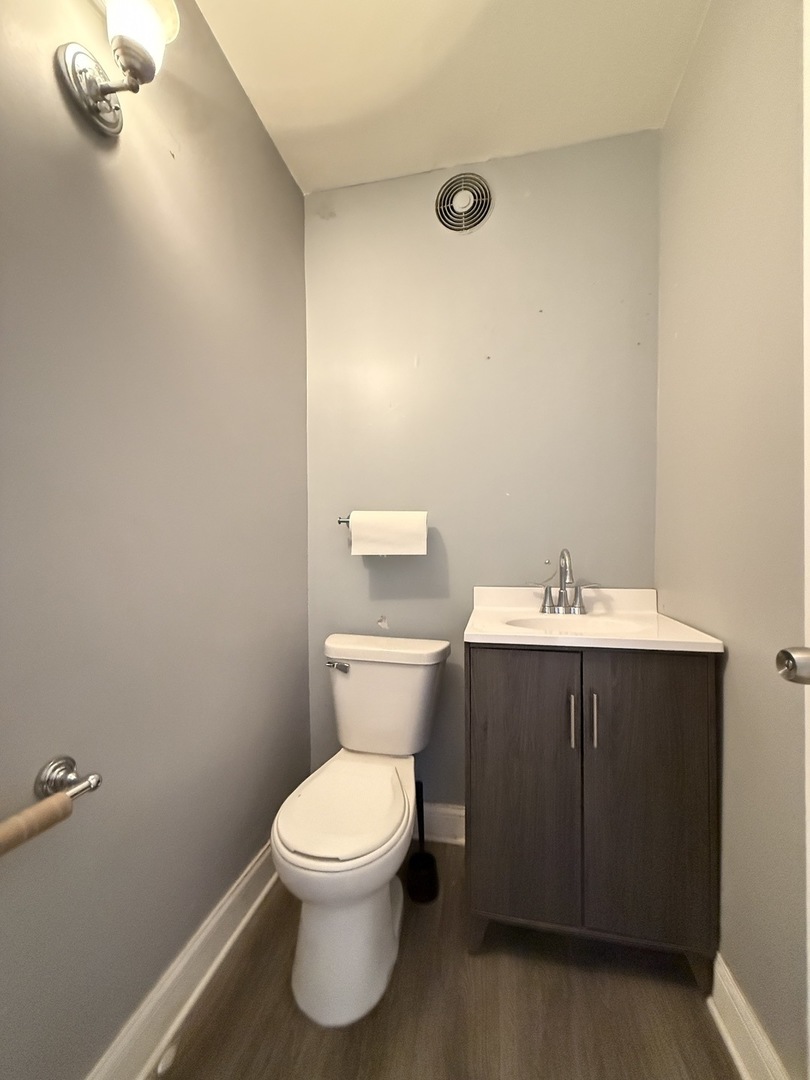 5740 W Chicago Avenue #1E, Chicago, IL 60651