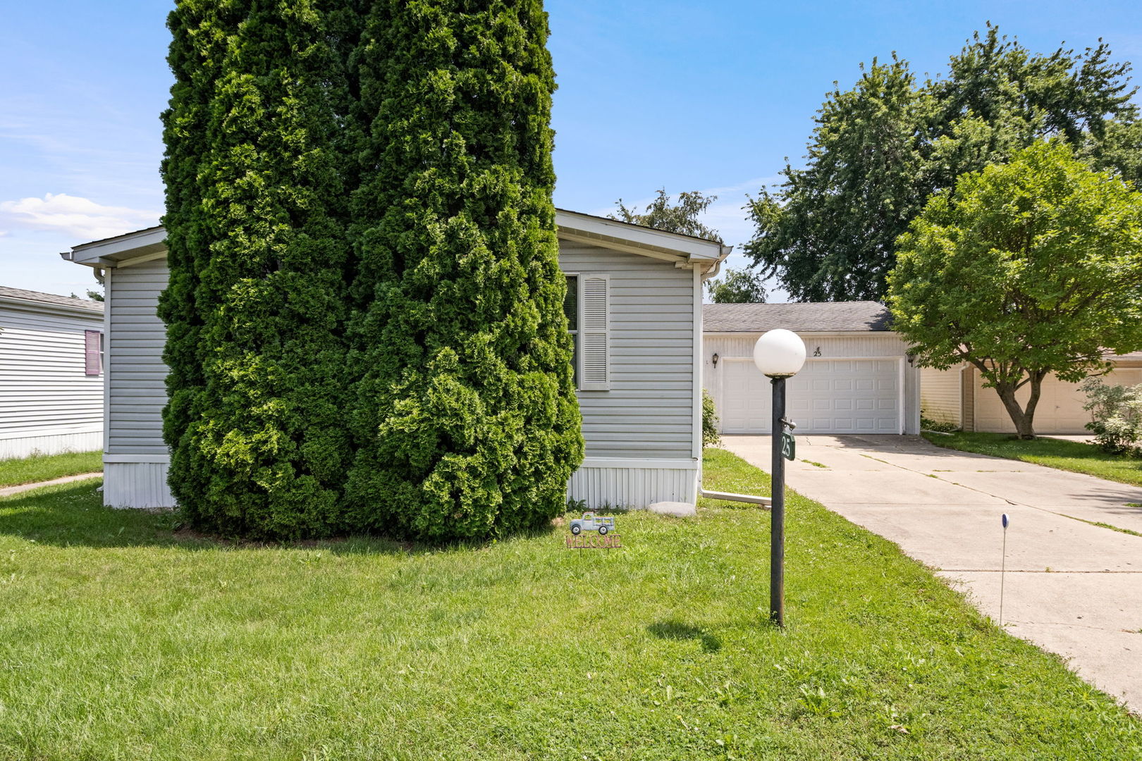 25 Cedar Lane, Sandwich, IL 60548
