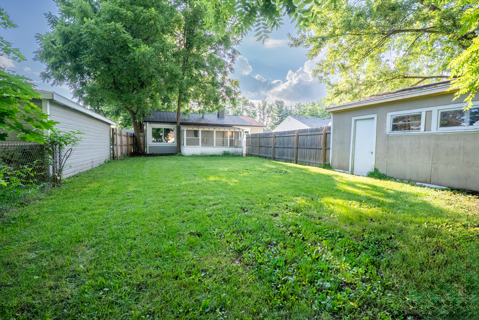 32 S Rosedale Avenue, Aurora, IL 60506