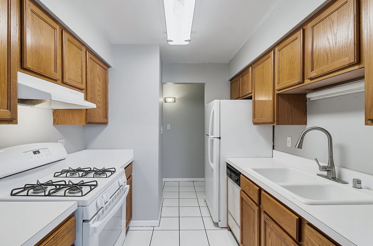 4410 W 111th Street #303, Oak Lawn, IL 60453