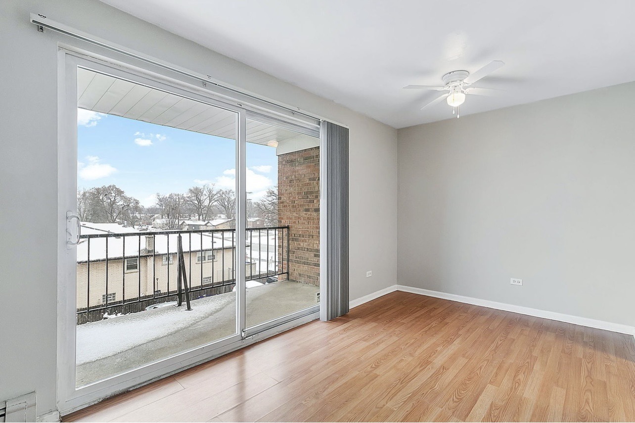 4410 W 111th Street #303, Oak Lawn, IL 60453