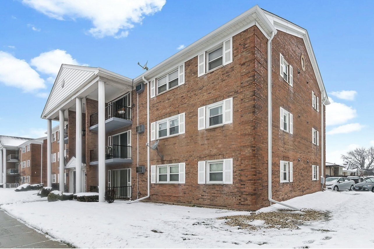 4410 W 111th Street #303, Oak Lawn, IL 60453