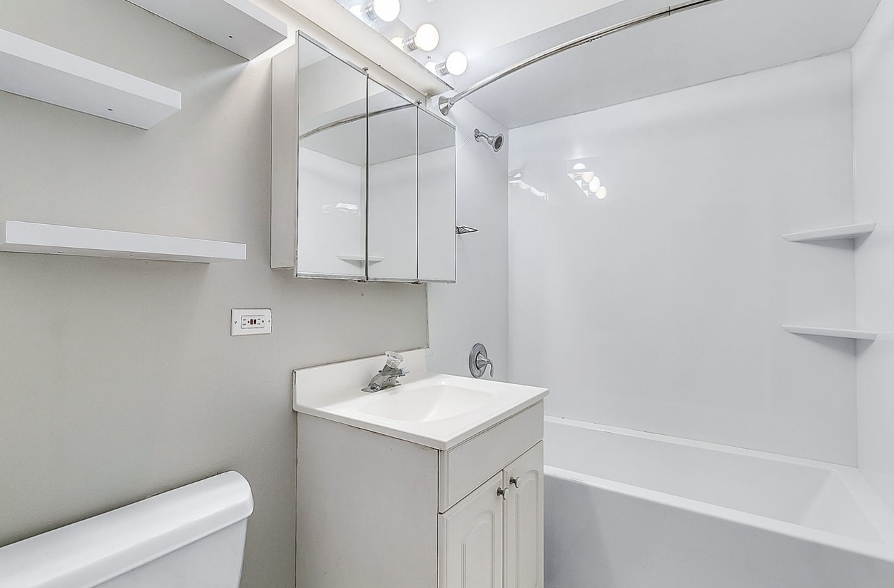 4410 W 111th Street #303, Oak Lawn, IL 60453