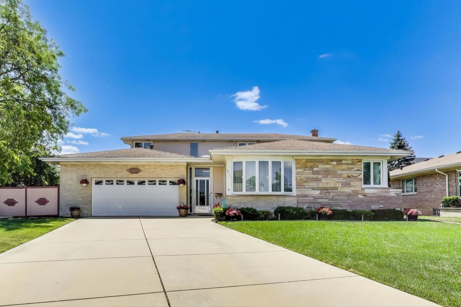8021 W Rascher Avenue, Norwood Park Township, IL 60656