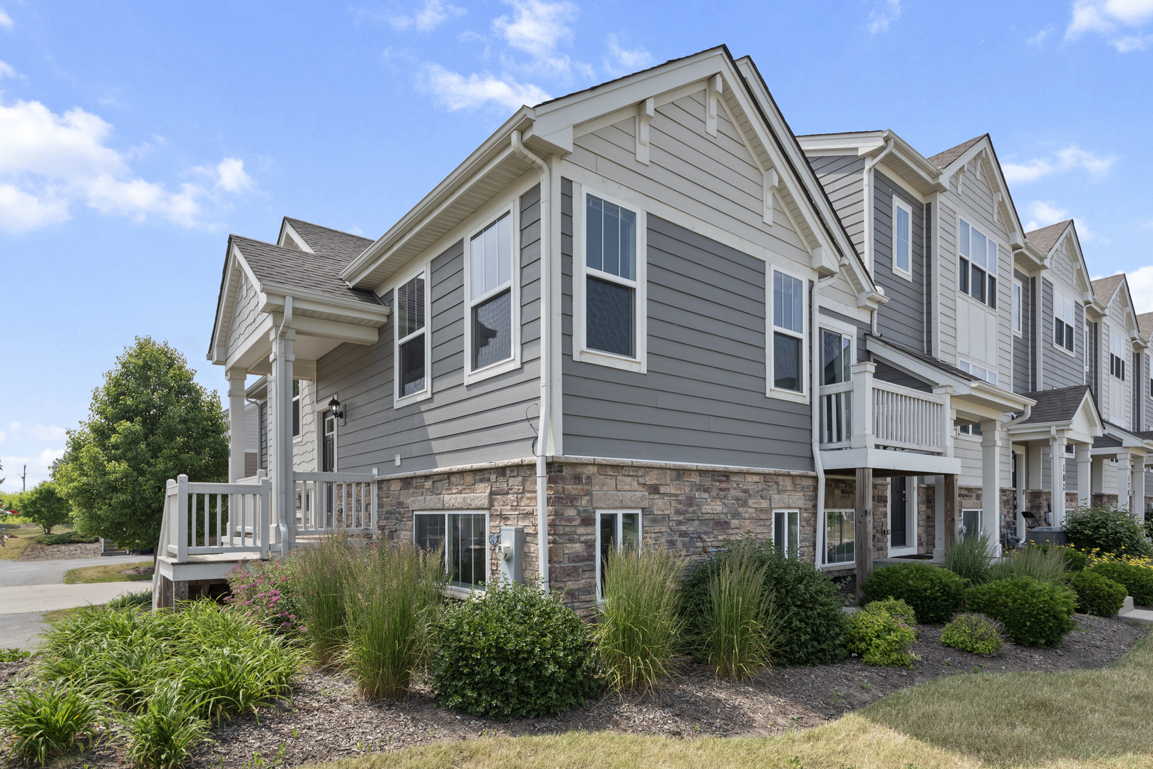 190 Goldenrod Drive, Elgin, IL 60124