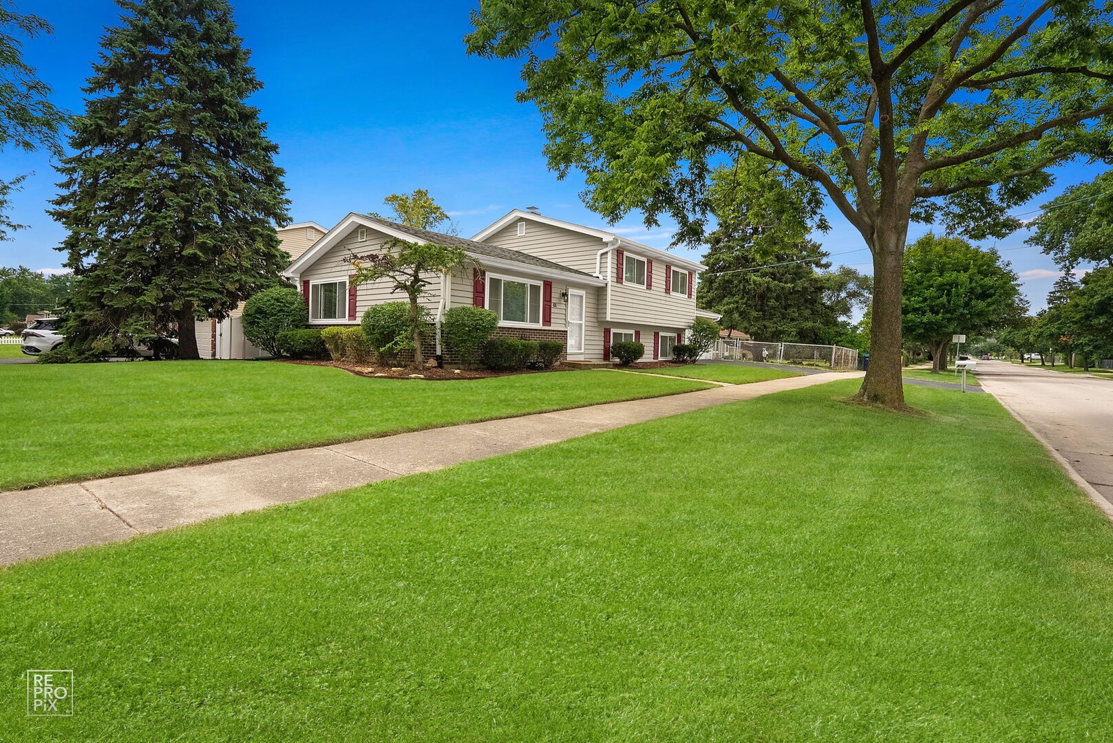 717 E Sunset Avenue, Lombard, IL 60148