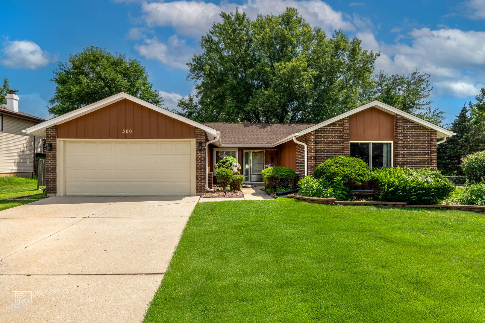 300 BYRON Avenue, Bloomingdale, IL 60108