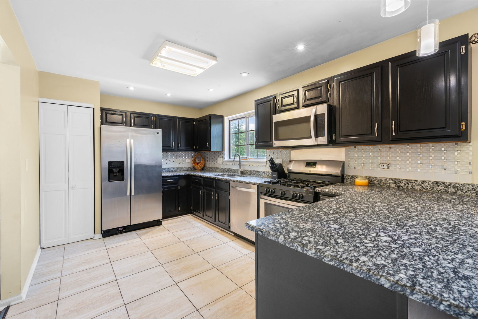754 Huntington Drive, Carol Stream, IL 60188