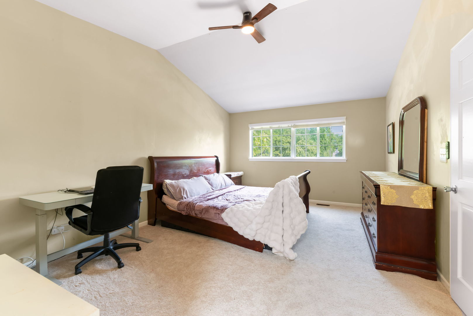 754 Huntington Drive, Carol Stream, IL 60188