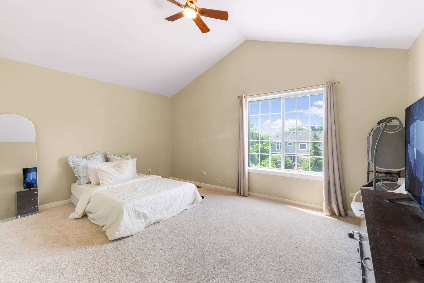 754 Huntington Drive, Carol Stream, IL 60188