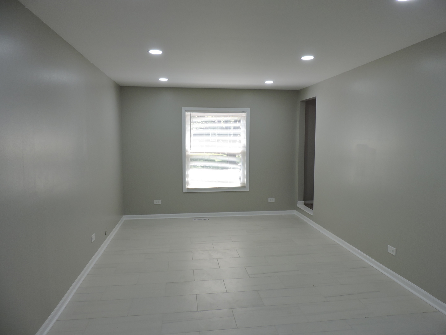 2030 University Drive, Naperville, IL 60565