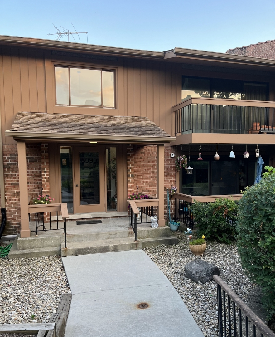 8090 Garfield Avenue #3-1, Burr Ridge, IL 60527