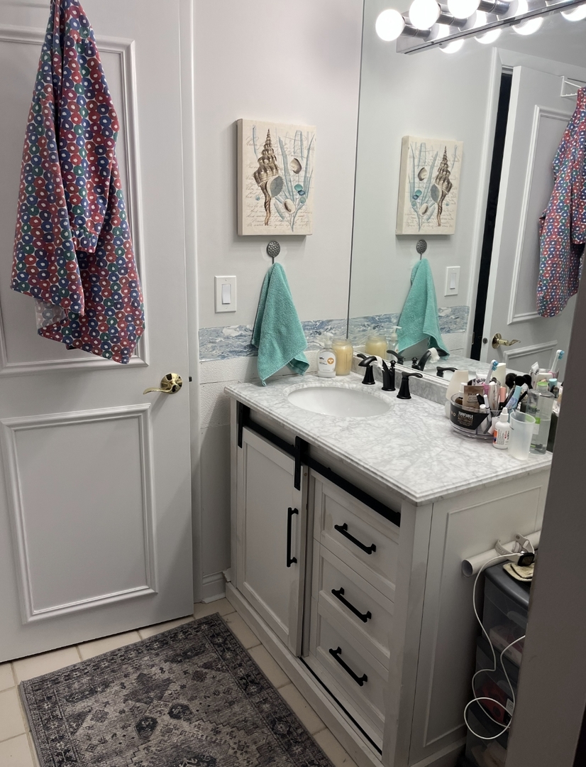 8090 Garfield Avenue #3-1, Burr Ridge, IL 60527