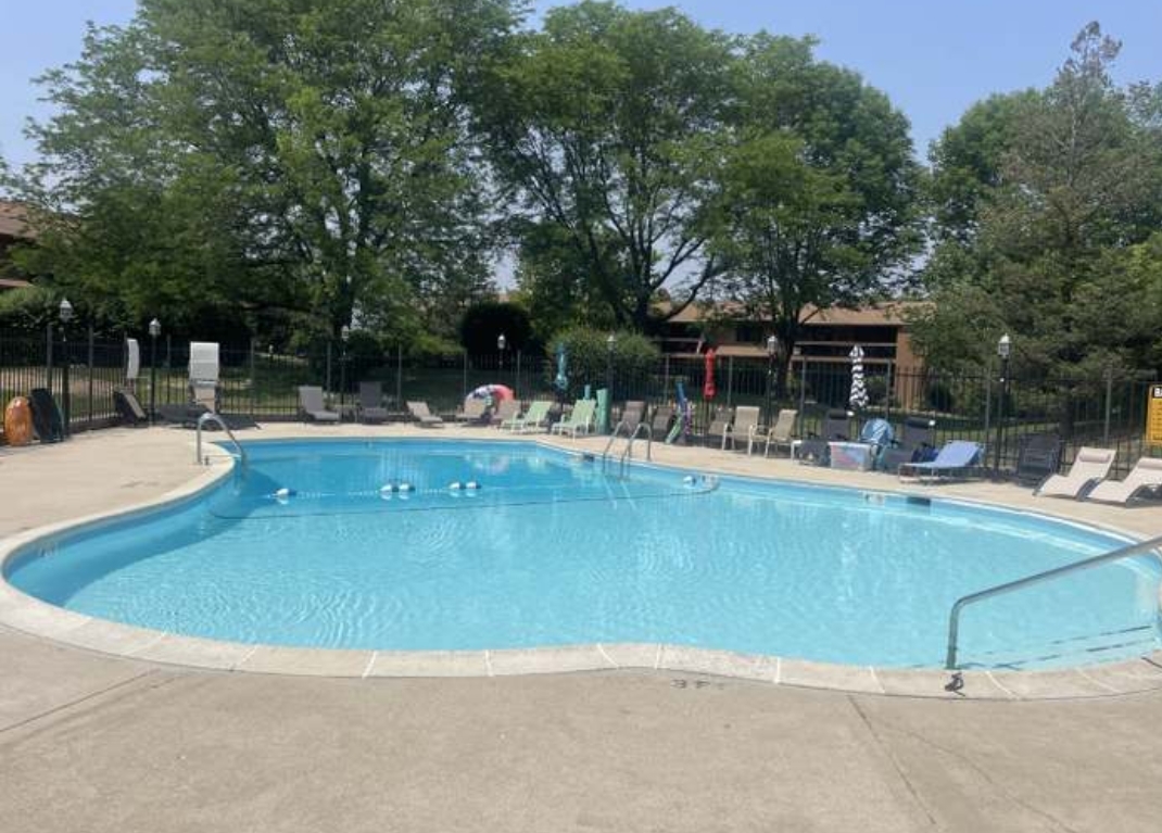 8090 Garfield Avenue #3-1, Burr Ridge, IL 60527